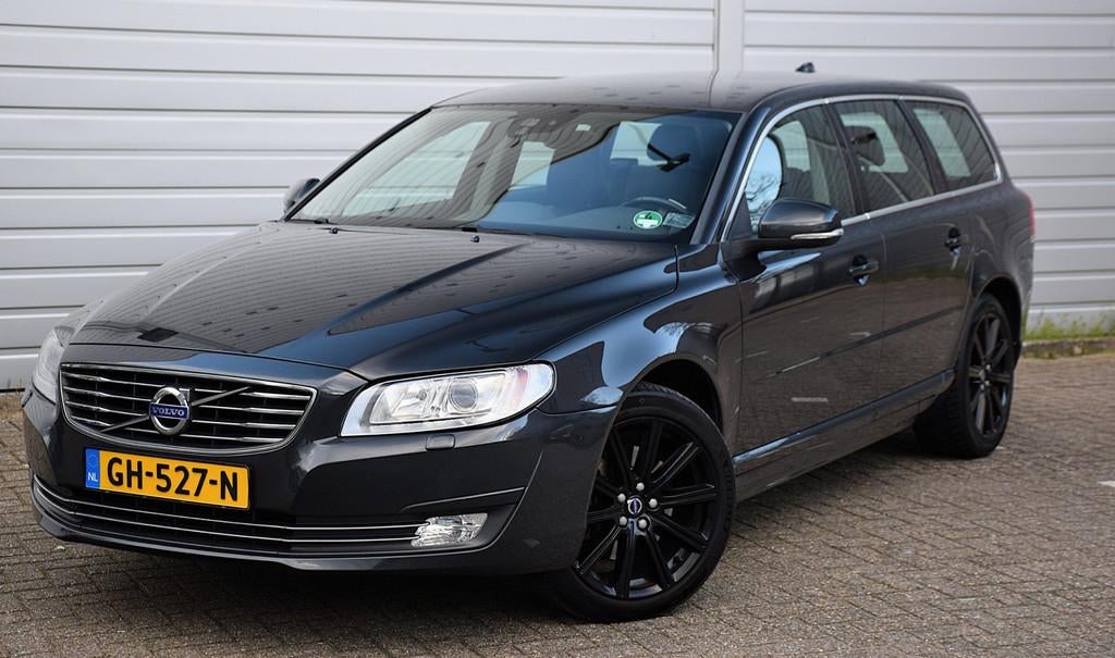 Volvo V70 2.4 D5 AWD Kinetic*274Dkm*NL Auto*245Pk*Trekhaak*, Euro 5, Gebruikt, Zwart, 2000 kg