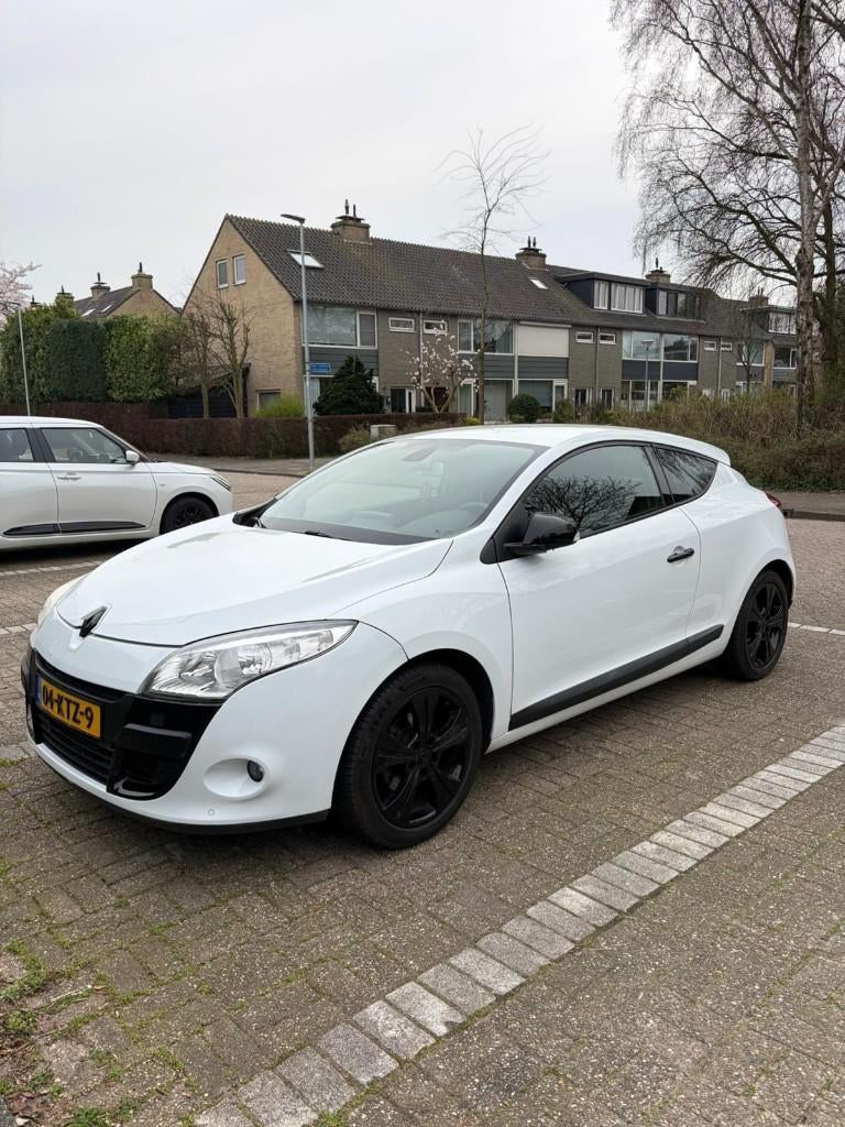 Renault Mégane Coupé 1.4 TCe Wit - Nieuwe APK!, Auto's, Voorwielaandrijving, Euro 5, Zwart, 4 cilinders