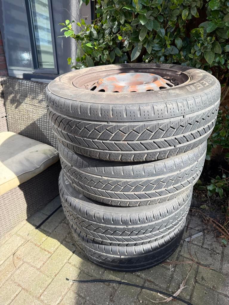 Vier All Season banden met stalen velgen 17 inch, Auto diversen, Ophalen of Verzenden, Gebruikt