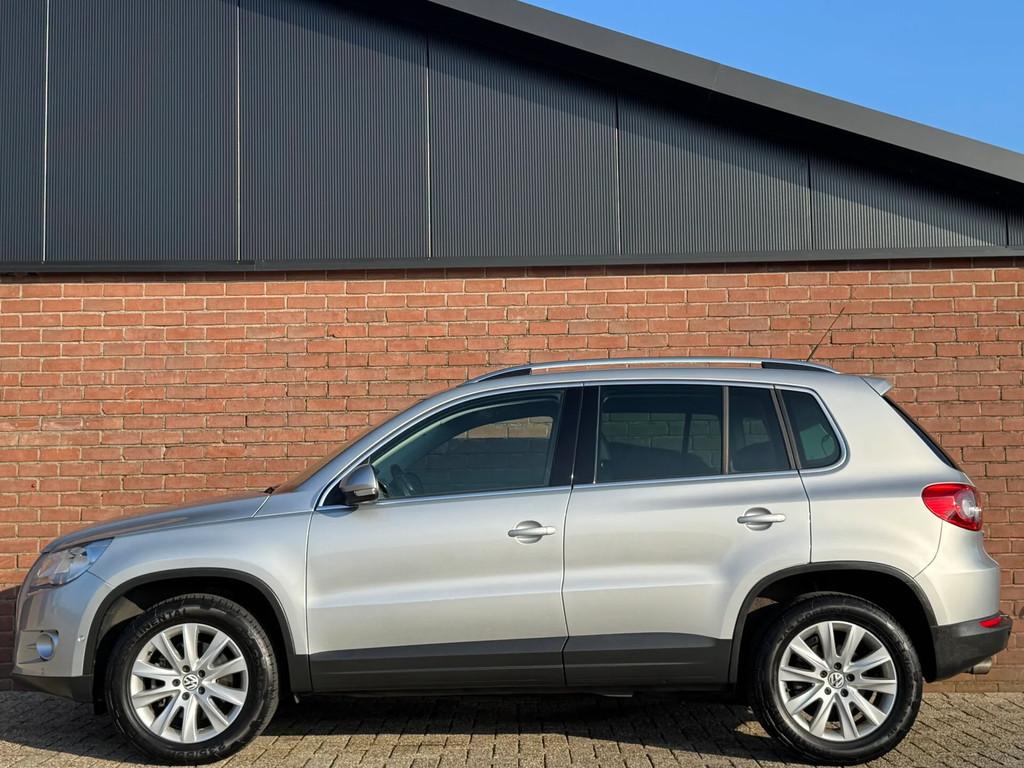 Volkswagen Tiguan 2.0 TSI | NL-AUTO! | LEDER! | NAVI!, Auto's, Gebruikt, Zwart, 4 cilinders, 1984 cc