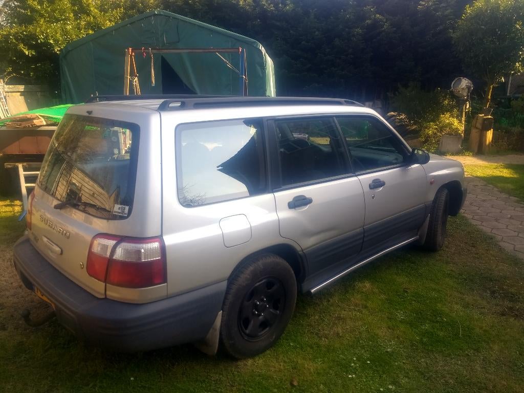 Subaru Forester 2.0 AUT 2000 Grijs, Auto's, Subaru, 1994 cc, Beige, 4 cilinders, Vierwielaandrijving