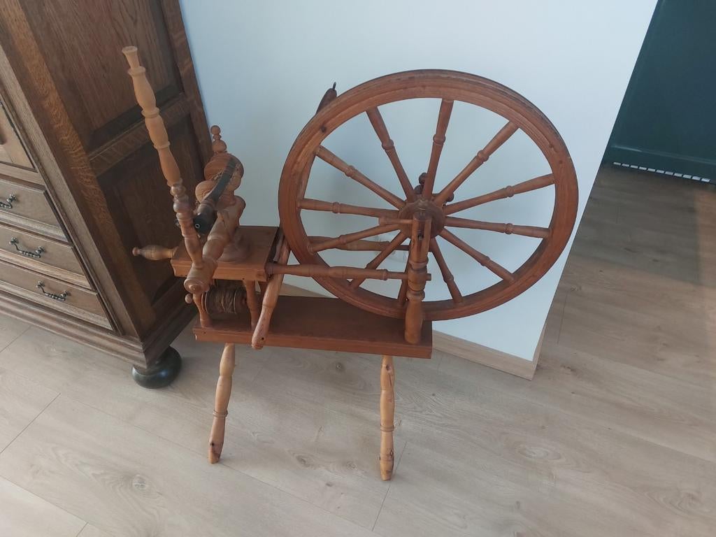 Oud houten spinnewiel – groot wiel 95 cm – decoratief, Ophalen, Gebruikt, Spinnewiel