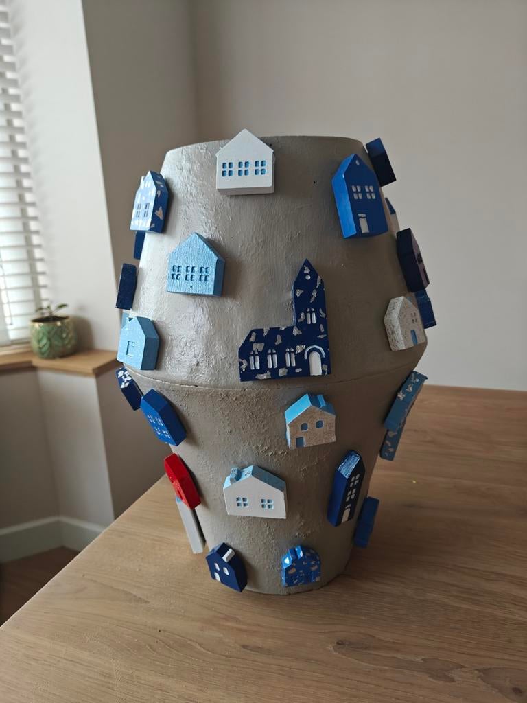 Vaas hand versierd, Huis en Inrichting, Woonaccessoires | Vazen, Ophalen, Overige kleuren, Aardewerk of Porselein, Minder dan 50 cm