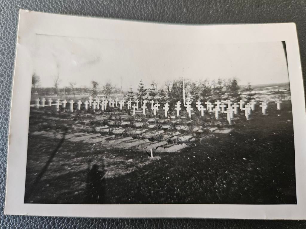 100%orig wo2 foto duitse soldaten gravenveld begraafplaats, Ophalen of Verzenden, Duitsland, Foto of Poster