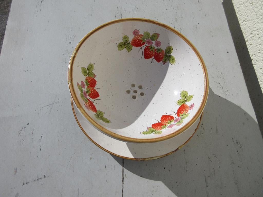 Vintage aardbeien schaaltje - lekschaaltje, Huis en Inrichting, Ophalen of Verzenden, Overige stijlen, Aardewerk, Schaal of Schalen