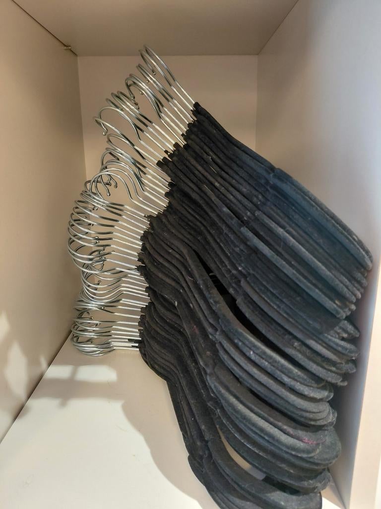 500 Kleerhangers, Ophalen, Hout