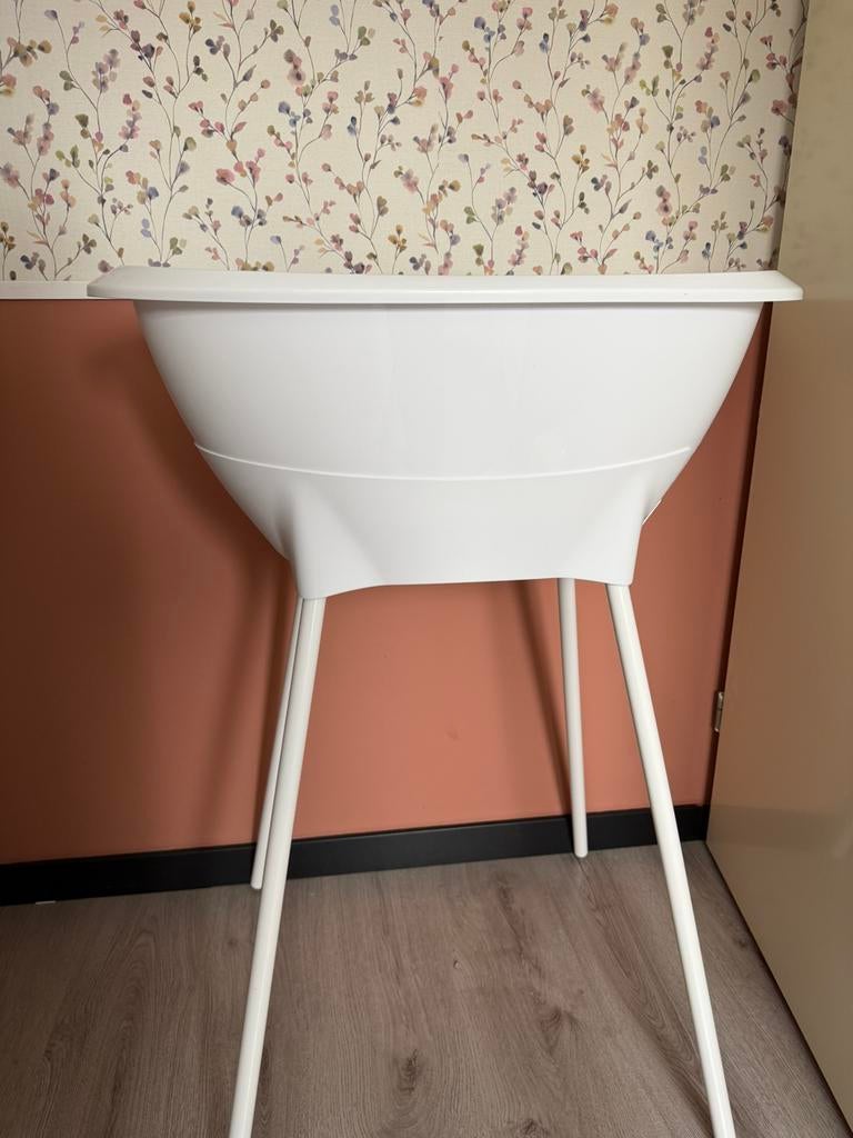 Wit luma badje op standaard., Gebruikt, Badje, Standaard, Ophalen