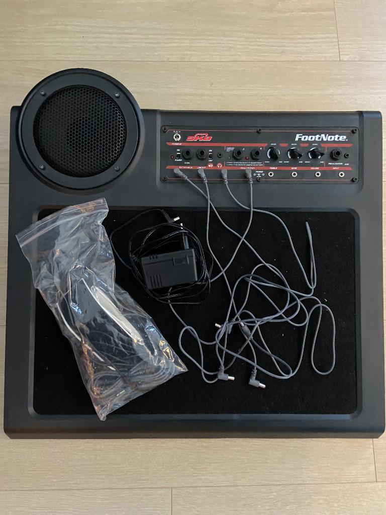 Pedalboard met versterker SKB Orange California, Ophalen of Verzenden, Zo goed als nieuw, Gitaar, Minder dan 50 watt