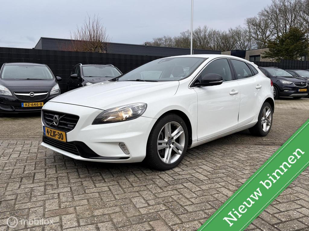 Volvo V40 2.0 D4 R-Design NAVI / CLIMA / CRUISE / TR.HAAK /, Voorwielaandrijving, Euro 5, Gebruikt, Zwart