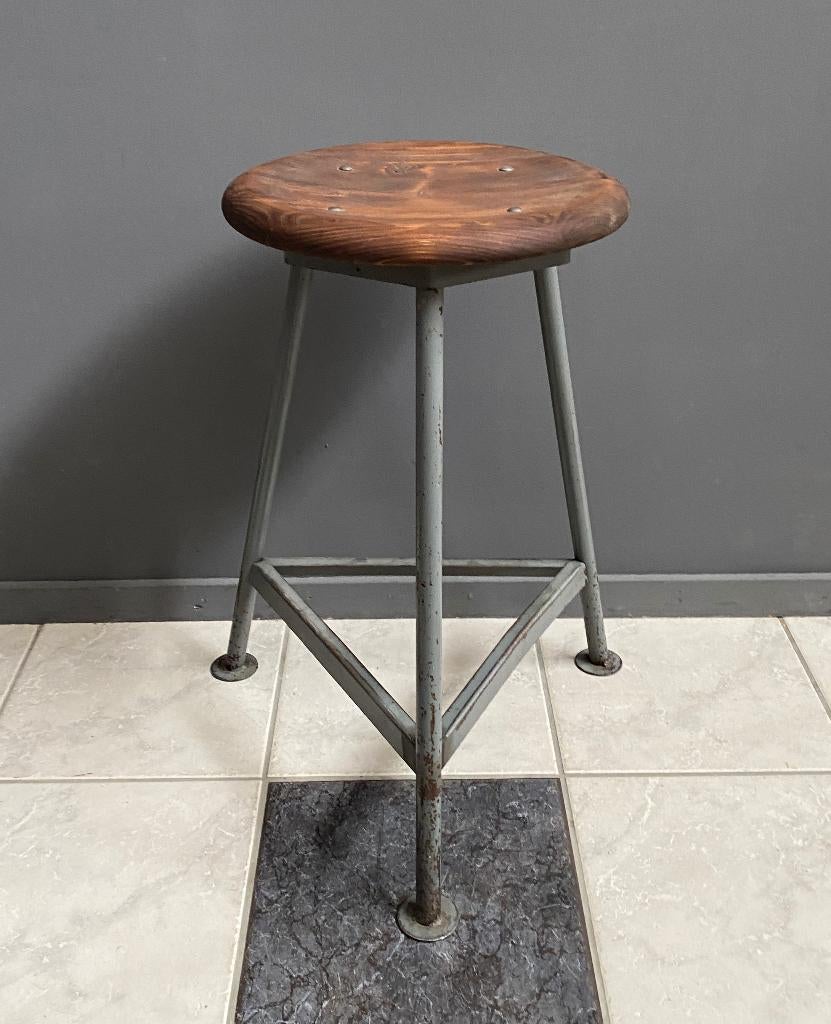 30 jaren 2 x Industriële Tsjechië krukjes zit frame 6 kant, Ophalen, Gebruikt, IJzer