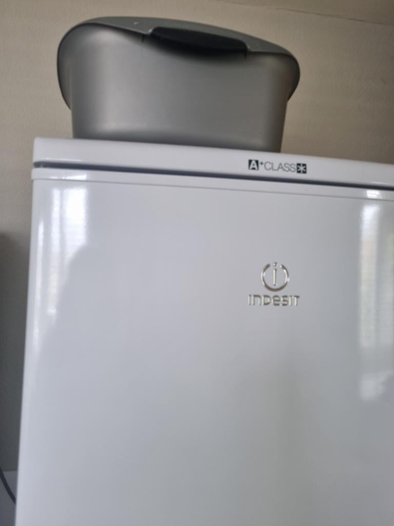 Indesit Koelvriescombinatie A+ Klasse, Ophalen, Gebruikt, 200 liter of meer, Met aparte vriezer