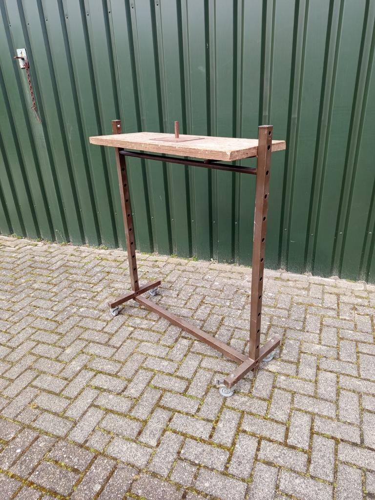 Kledingrek met houten blad en wielen, Kleding | Dames, Kledingrekken, Ophalen