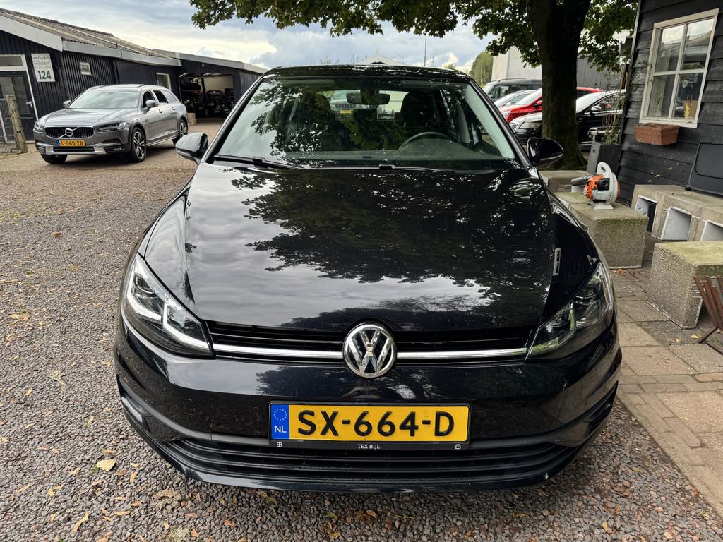 Volkswagen Golf 1.0 TSI Trendline CARPLAY|PDC (bj 2018), Gebruikt, Euro 6, 610 kg, Zwart