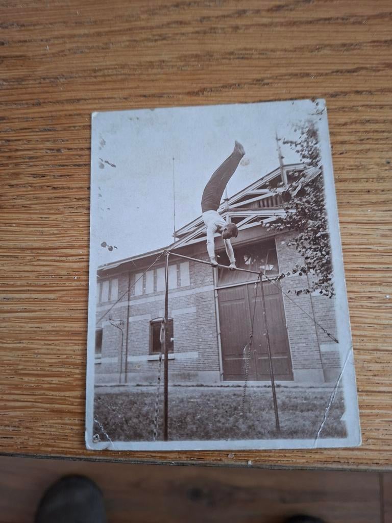 Winterswijk Oude foto van turnende man,, Ophalen of Verzenden, Voor 1940, Gebruikt, Overige onderwerpen