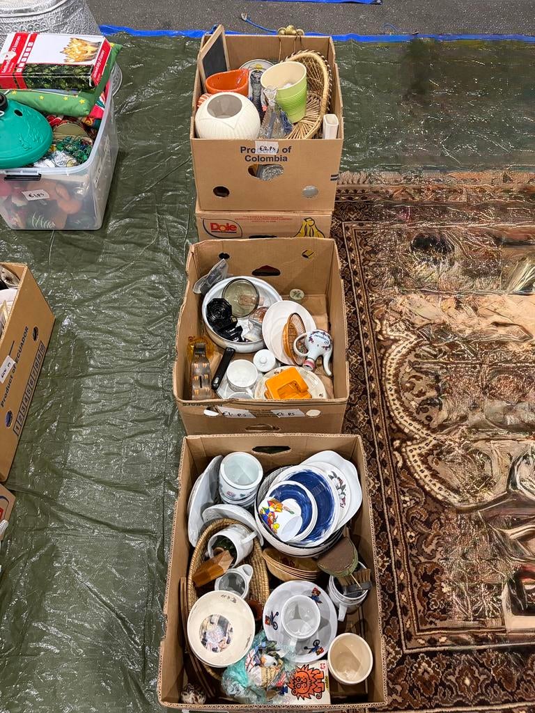 Grote partij rommelmarkt spullen 7 dozen Koningsdag, Ophalen