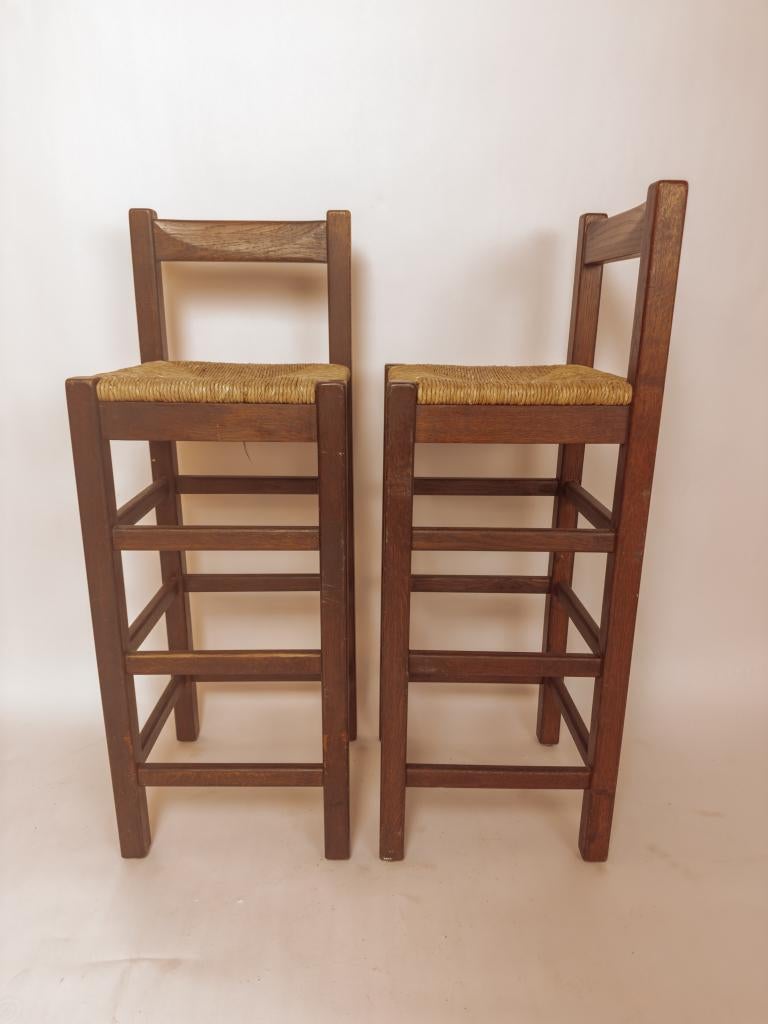 Set van 2 vintage houten barkrukken met biezen zitting, Huis en Inrichting, Barkrukken, Ophalen, -, -, 60 tot 90 cm