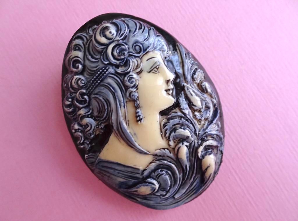 jwg Vintage 60s 70s camee portret broche donkerblauw crème, Overige materialen, 4 tot 7 cm, Zo goed als nieuw, Verzenden