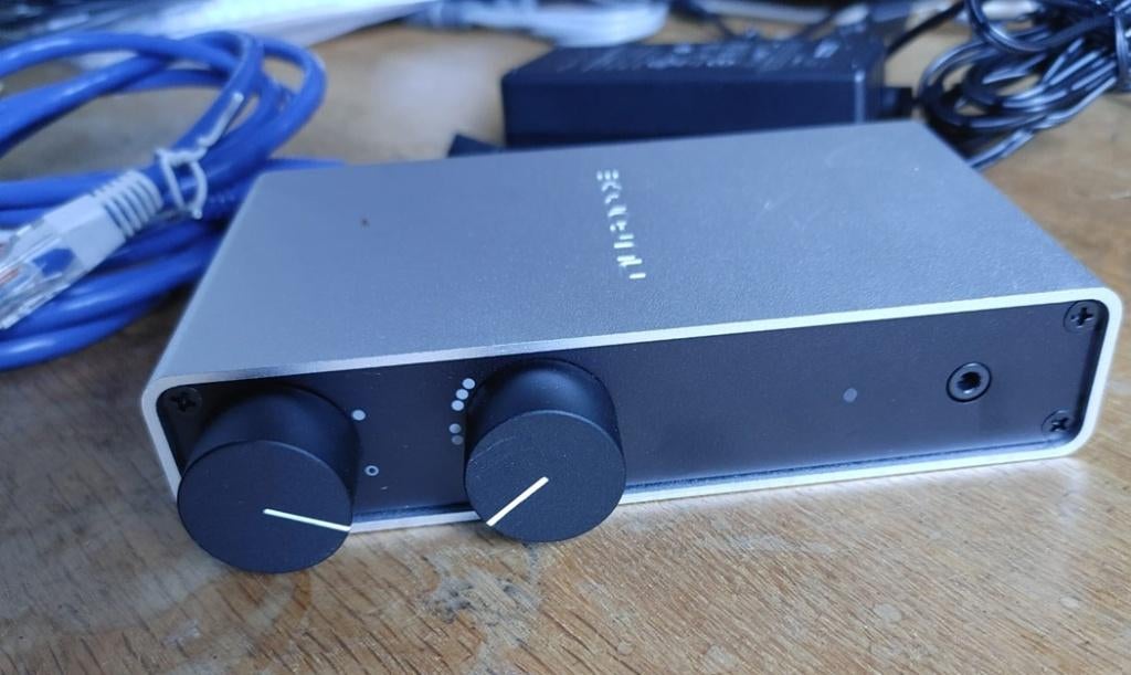 NuForce Icon DAC versterker, Audio, Tv en Foto, Versterkers en Receivers, Ophalen of Verzenden, Zo goed als nieuw, Overige merken