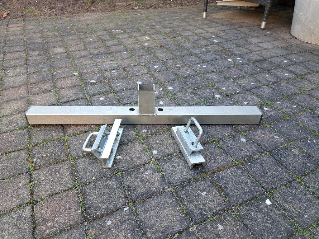 standaard voor twinnyload op dissel caravan, Ophalen, Zo goed als nieuw