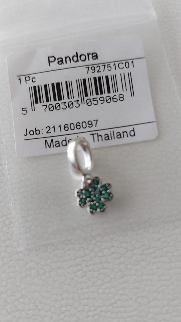 Originele Pandora Essence / Me bedel klaver 4 groene strass, Pandora, Nieuw, Ophalen of Verzenden, Zilver
