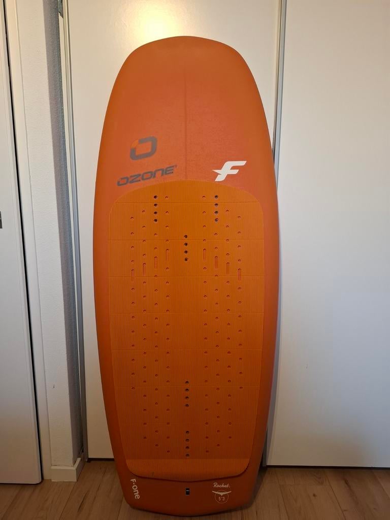 F-one rocket 75l foil board, Watersport en Boten, Windsurfen, Ophalen, Zo goed als nieuw, Plank, 7 m² of meer