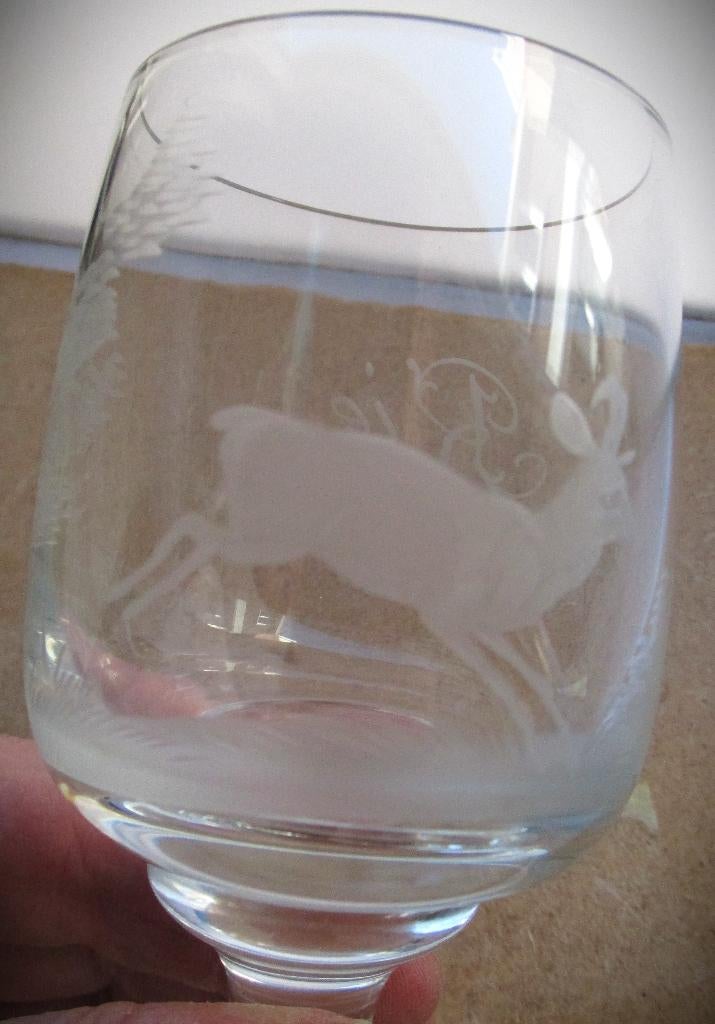 Gegraveerd glas met afbeelding hert~Drinkglas of wijnglas, Antiek en Kunst, Ophalen of Verzenden