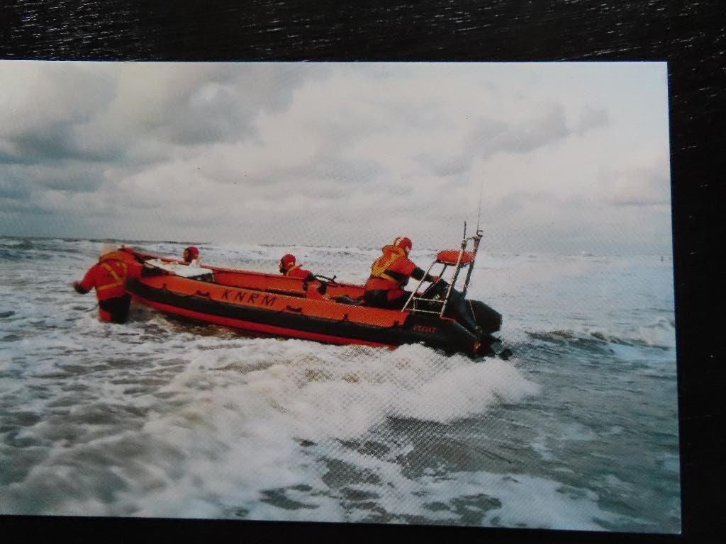 ansichtkaart reddingboot KNRM "Dolfijn", Ophalen of Verzenden, Kaart, Foto of Prent