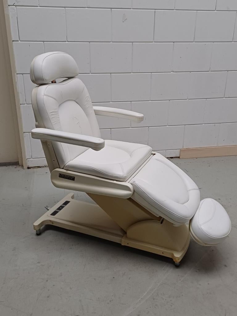 Behandelstoel Cosmetronic, Ophalen