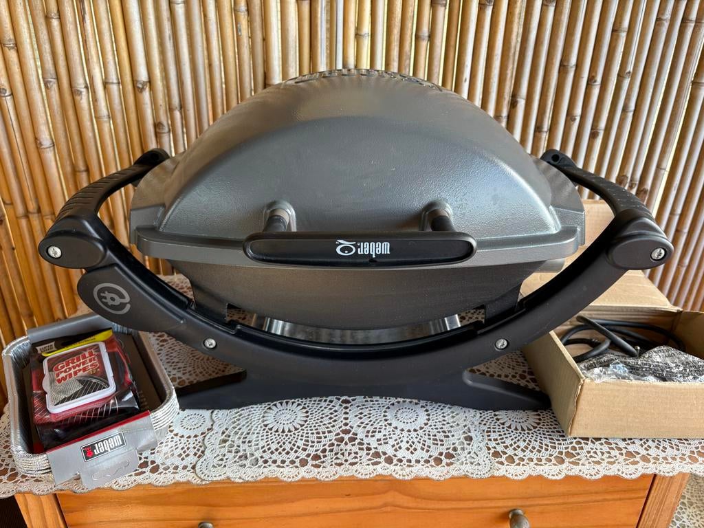 Weber Q140 elektrische barbecue met hoes, Ophalen, Zo goed als nieuw