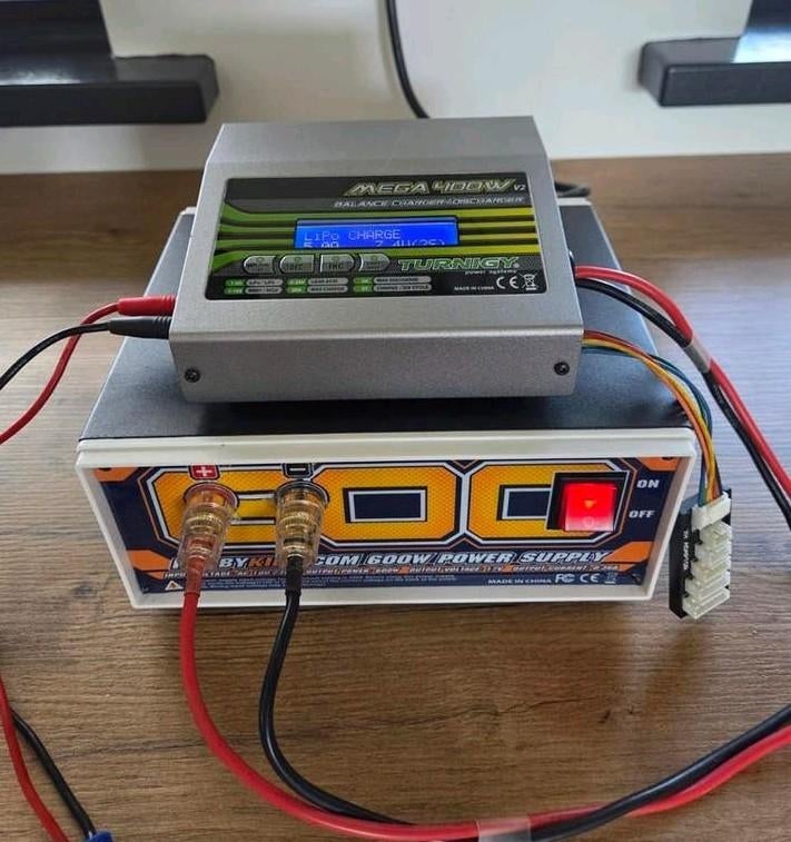Turnigy Mega 400W Lipo Lader + 600W Voeding, Ophalen of Verzenden, Zo goed als nieuw