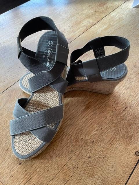 sleehak - grijs - maat 37 - Nieuw!, Nieuw, Ophalen of Verzenden, Schoenen met hoge hakken, Grijs