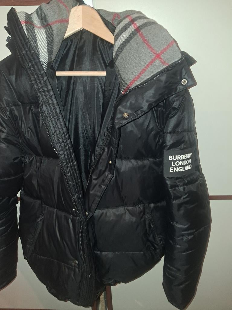 Burberry Puffer Jas Zwart met Geruite Kraag Maat M, Maat 38/40 (M), Zwart, Ophalen of Verzenden, Zo goed als nieuw