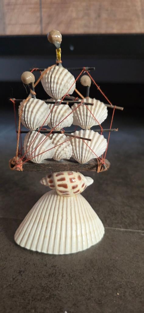 Schelpen beeldje, Verzamelen, Beelden en Beeldjes, Ophalen of Verzenden, Gebruikt, Overige typen