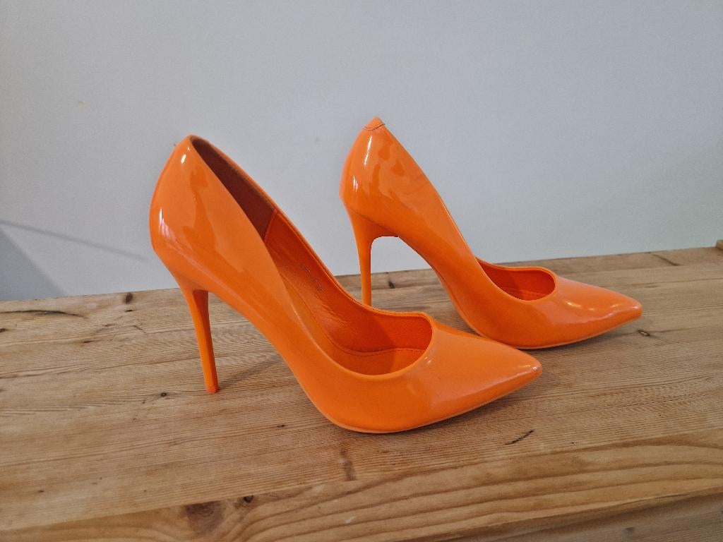 Prachtige oranje pumps maat 39, Pumps, Oranje, Ophalen of Verzenden, Gedragen