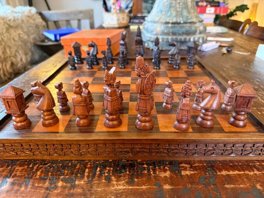 Handgesneden houten schaakbord schaken schaak bord, Ophalen of Verzenden, Gebruikt