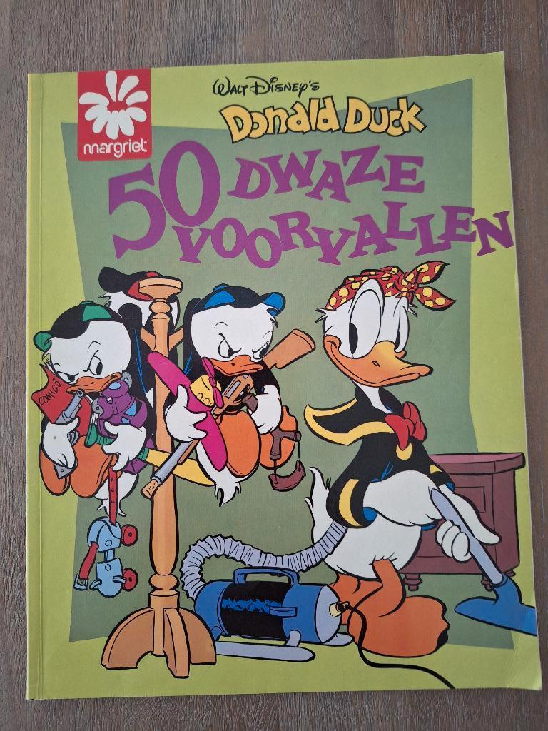 Donald Duck 50 dwaze voorvallen - 1982, Gelezen, Ophalen of Verzenden, Walt Disney, Eén stripboek