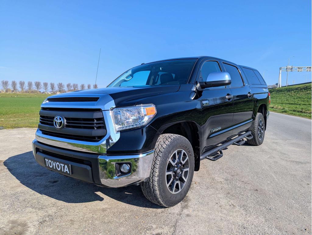Toyota Tundra 5.7 V8 CrewMax 4x4 LPG 2015 Pick Up, Auto's, Toyota, Automaat, Stoelverwarming, Zwart, Leder
