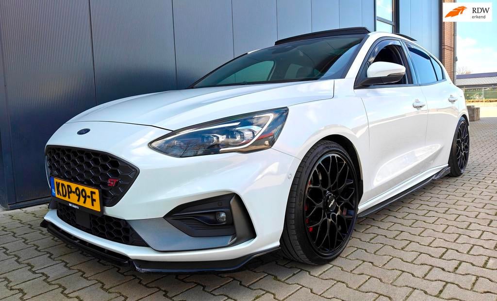 Ford FOCUS 2.3 EcoBoost ST-3 Panorama Camera KW Milltek, 1408 kg, Gebruikt, 4 cilinders, Bedrijf