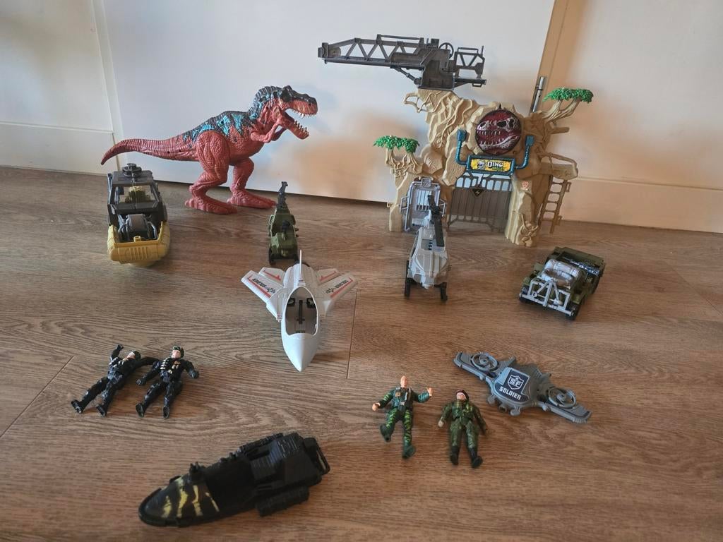 Dinosaurus + Soldaatjes en meer, Ophalen of Verzenden, Gebruikt
