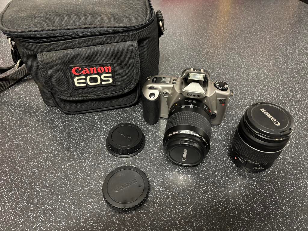 Canon EOS 1000 spiegelreflexcamera met twee zoomlenzen, Audio, Tv en Foto, Fotocamera's Analoog, Ophalen of Verzenden, Gebruikt