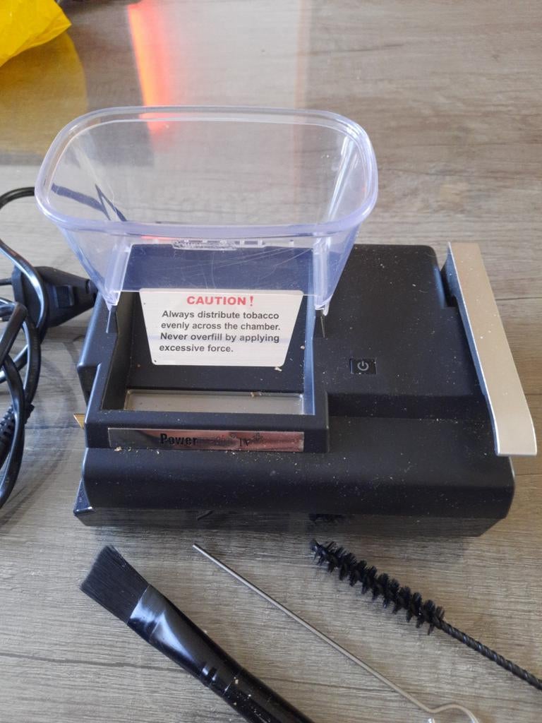 ELEKTRISCHE SIGARETTEN MAKER, Ophalen, Zo goed als nieuw