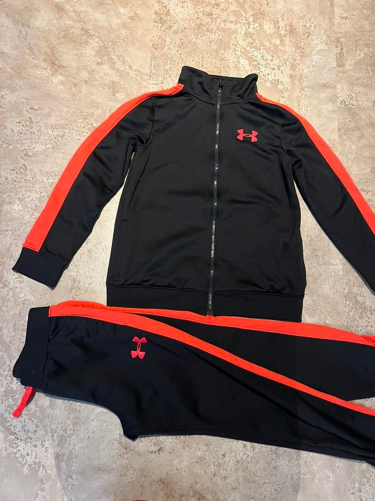 UNDER ARMOUR trainingspak maat m 152 origineel zgan, Ophalen of Verzenden, Zo goed als nieuw, Jongen, Sport- of Zwemkleding