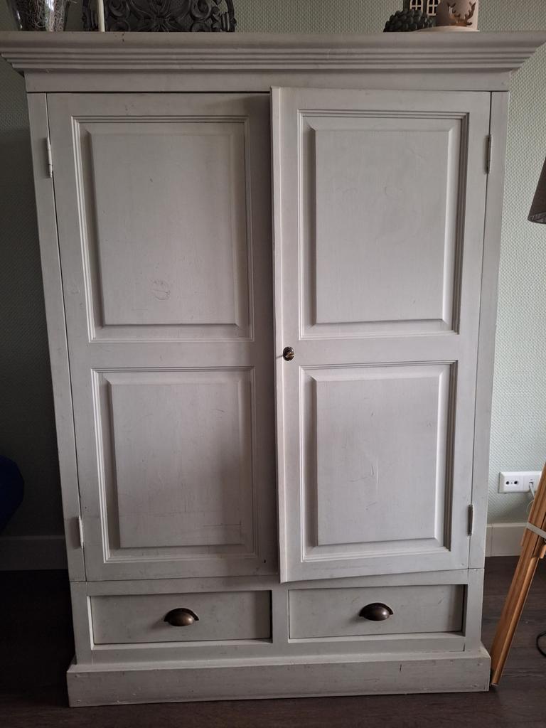 Afsluitbaar Tv meubel met deuren en opbergmogelijkheden, Ophalen, Gebruikt, 100 tot 150 cm, 100 tot 150 cm