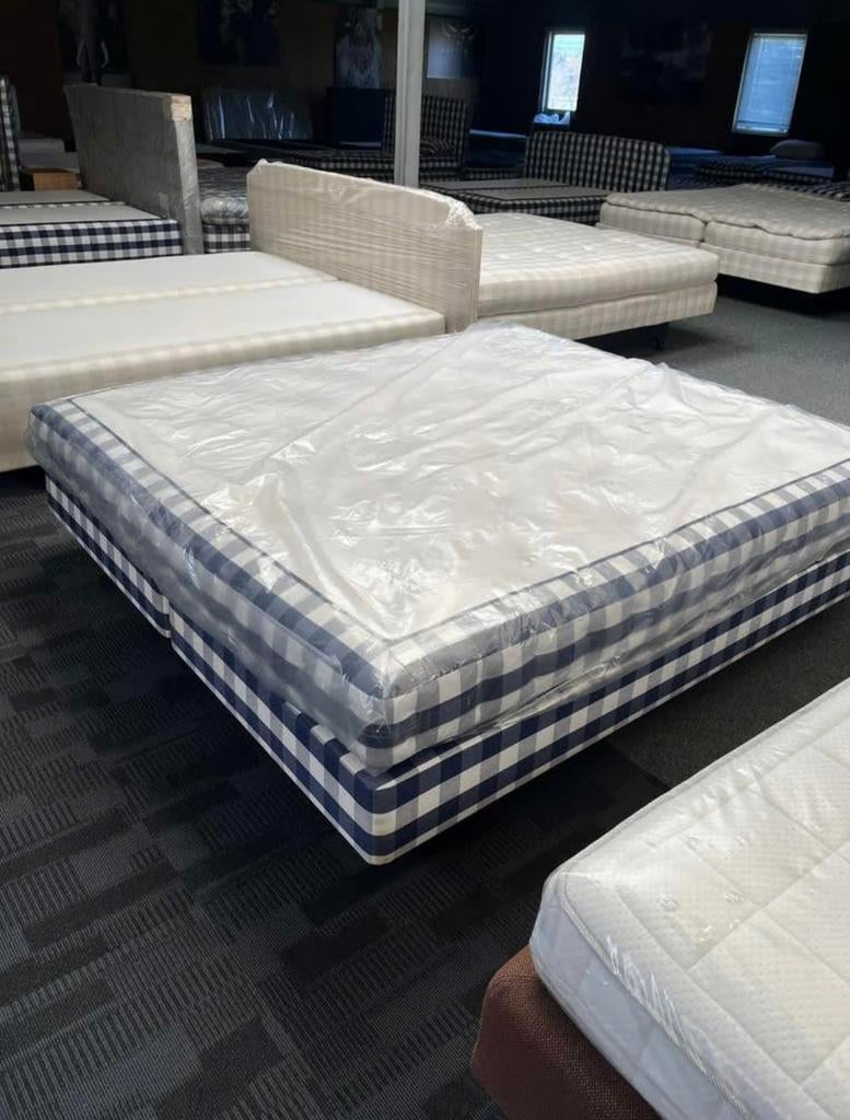 Nieuwe Hästens boxspring 180x210 inc topper bjx, Ophalen, Zo goed als nieuw