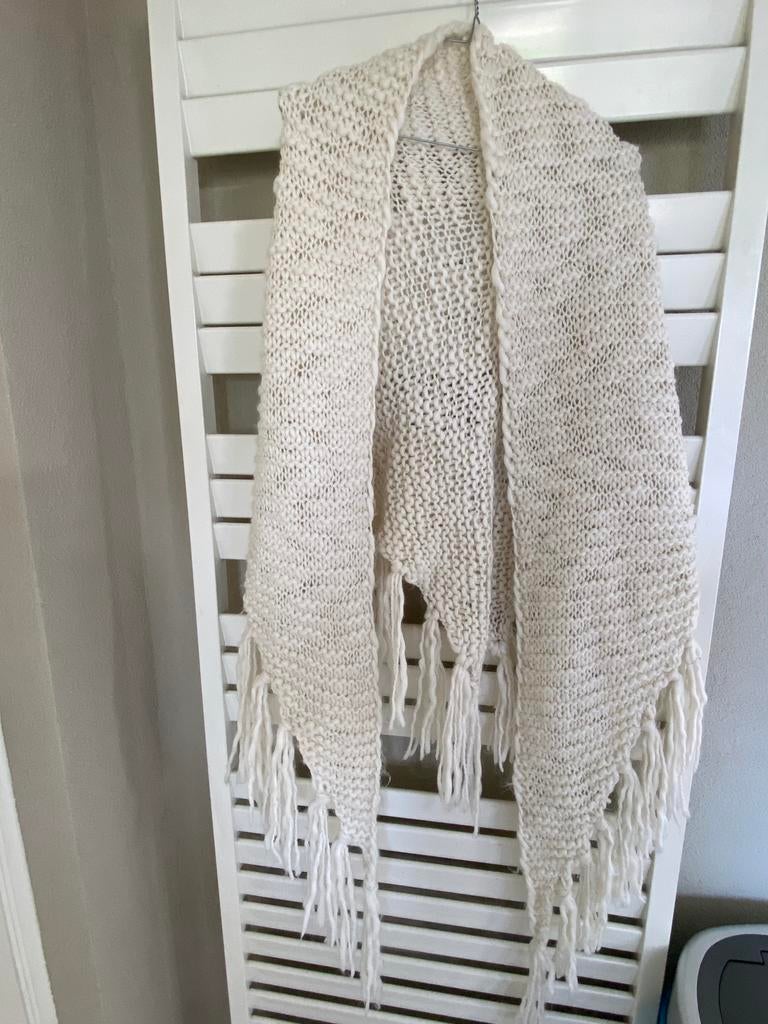 Witte omslagdoek (1), Ophalen of Verzenden, Zo goed als nieuw, Maat 46/48 (XL) of groter, Sjaal