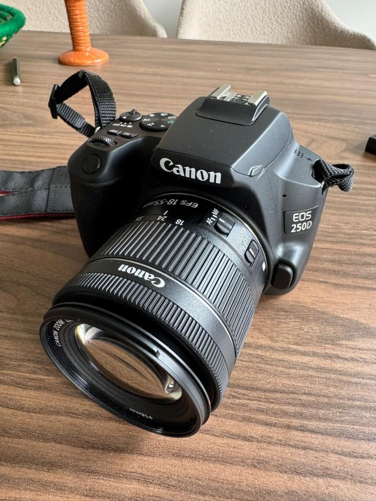 Canon Canon EOS 250D spiegelreflexcamera met 18-55mm lens, Ophalen, Spiegelreflex, Canon, Zo goed als nieuw