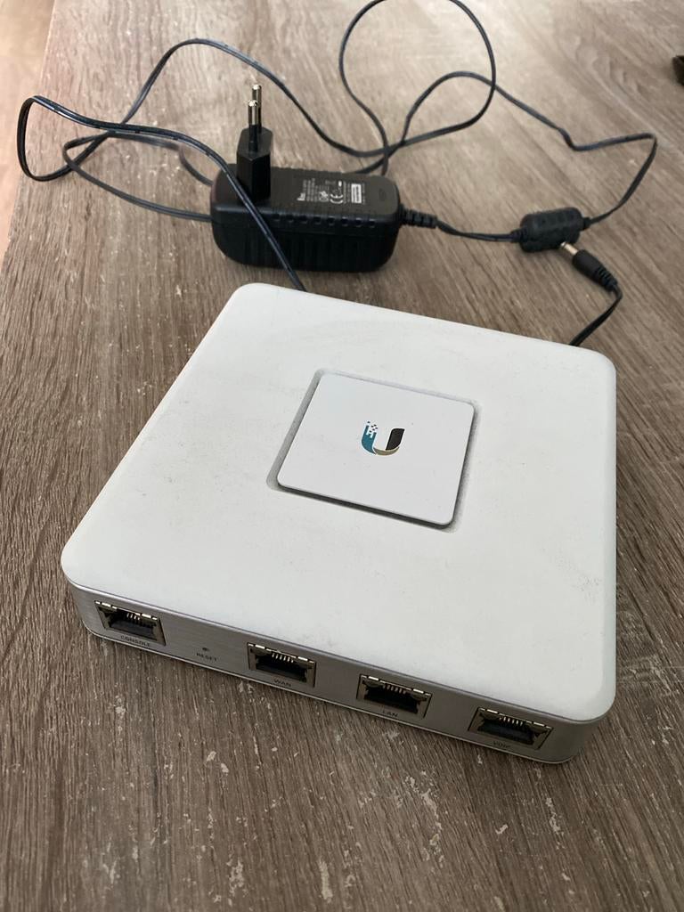 Ubiquiti UniFi Security Gateway (USG), Telecommunicatie, Datacommunicatie en VoIP, Gebruikt, Toebehoren, Ophalen of Verzenden
