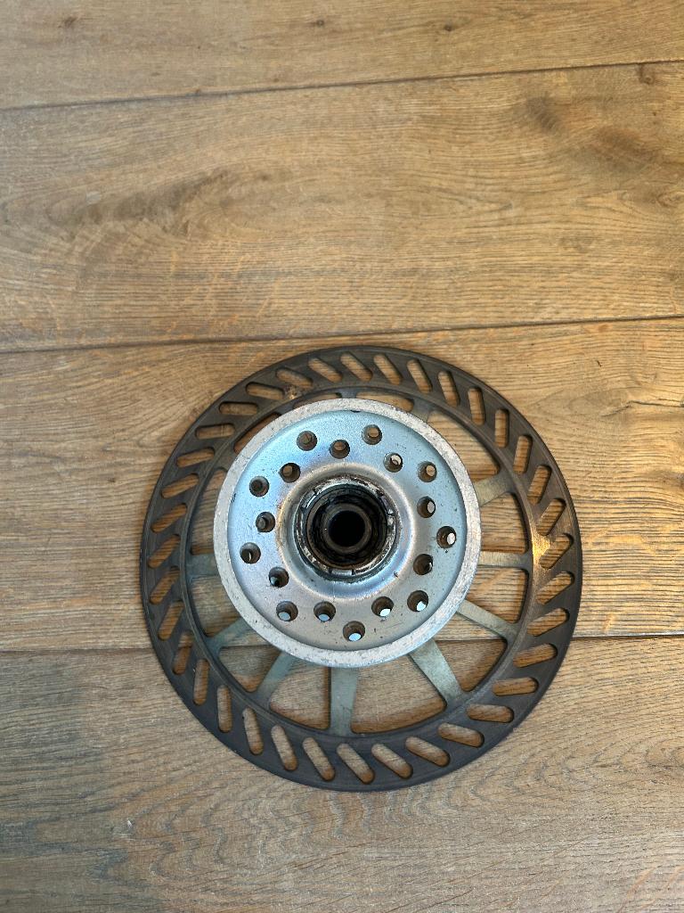 Yamaha TTR250 voorwiel naaf, Ophalen of Verzenden