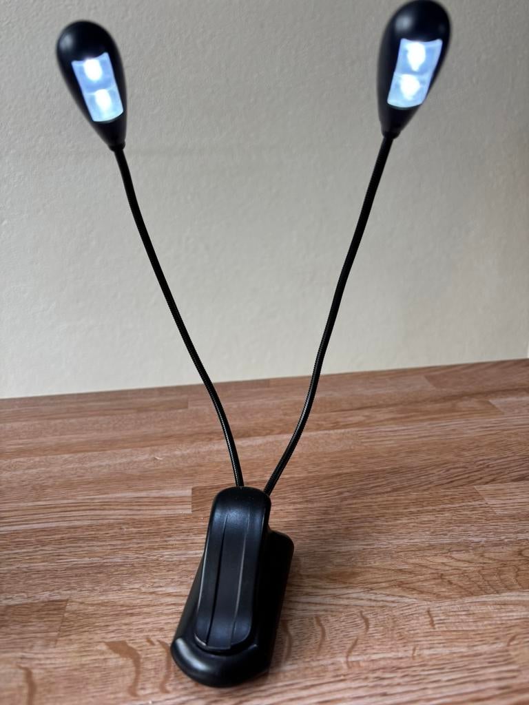 muziekstandaard/lessenaar licht met 2x2 LED lampen met klem, Ophalen of Verzenden, Zo goed als nieuw, Muziekstandaard, Klarinet