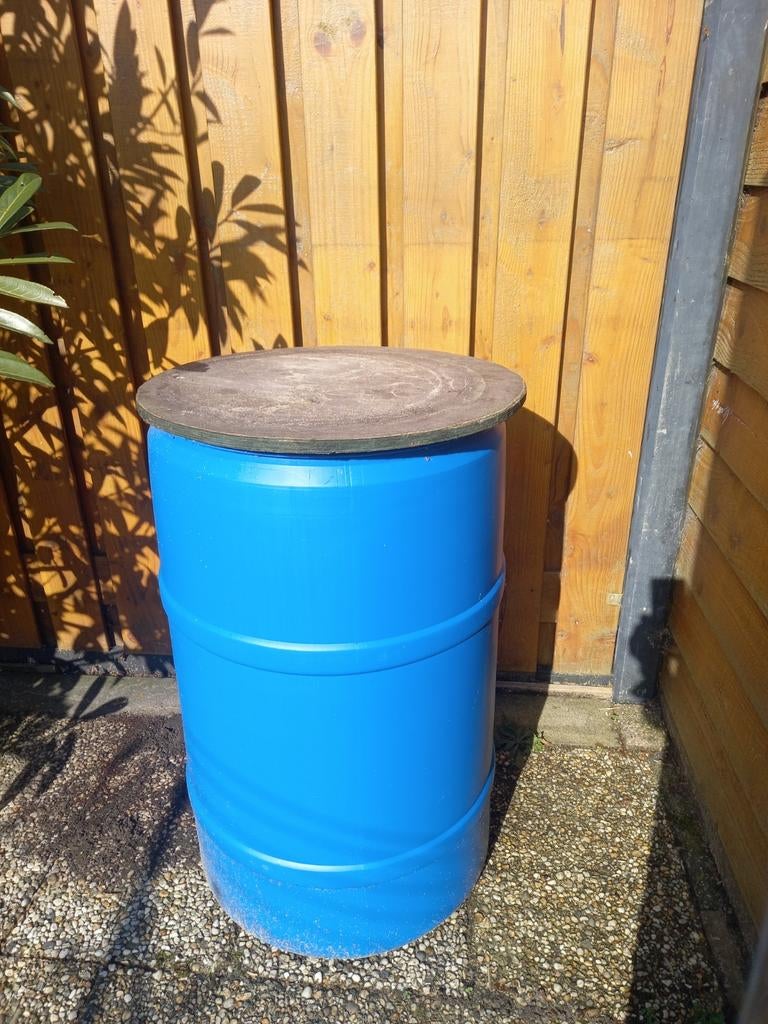 Regenton 200 liter met deksel., 150 liter of meer, Ophalen, Zo goed als nieuw, Kunststof